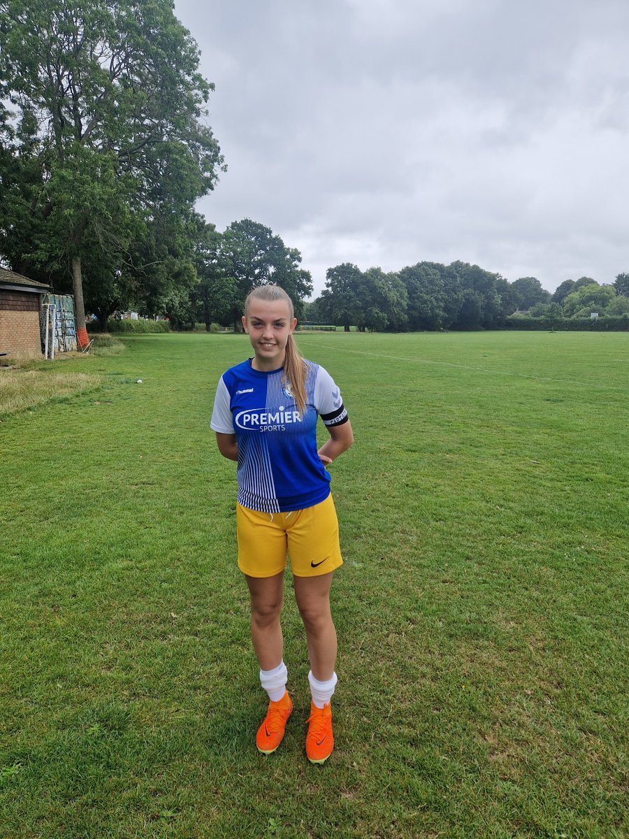 garymcmahon80's tweet photo. Very proud of Siobhan today, captained Sussex Girls U16s. Day to remember. Well done.

@CAWFC_clubnews 
@WardenParkPE https://t.co/mKb7VqZUPQ