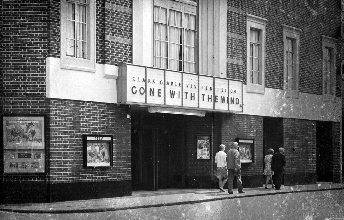 DoverPages's tweet photo. Gone with the Wind - Clark Gable and Vivien Leigh at the Granada/ABC Cinema in Dover in the early 1970 - later a nightclub and now demolished #dover #kent #granadacinema #abccinema @doverpages https://t.co/ix6B4Fs30N https://t.co/4OT7pnjVPE