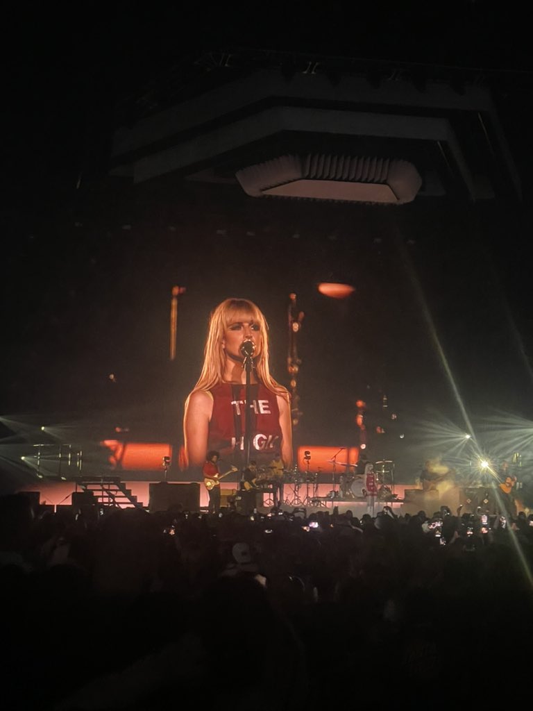 yoitsterrah's tweet photo. If I wasnโt gay before I am now
#paramoreTulsa https://t.co/0vFG1NGxsX