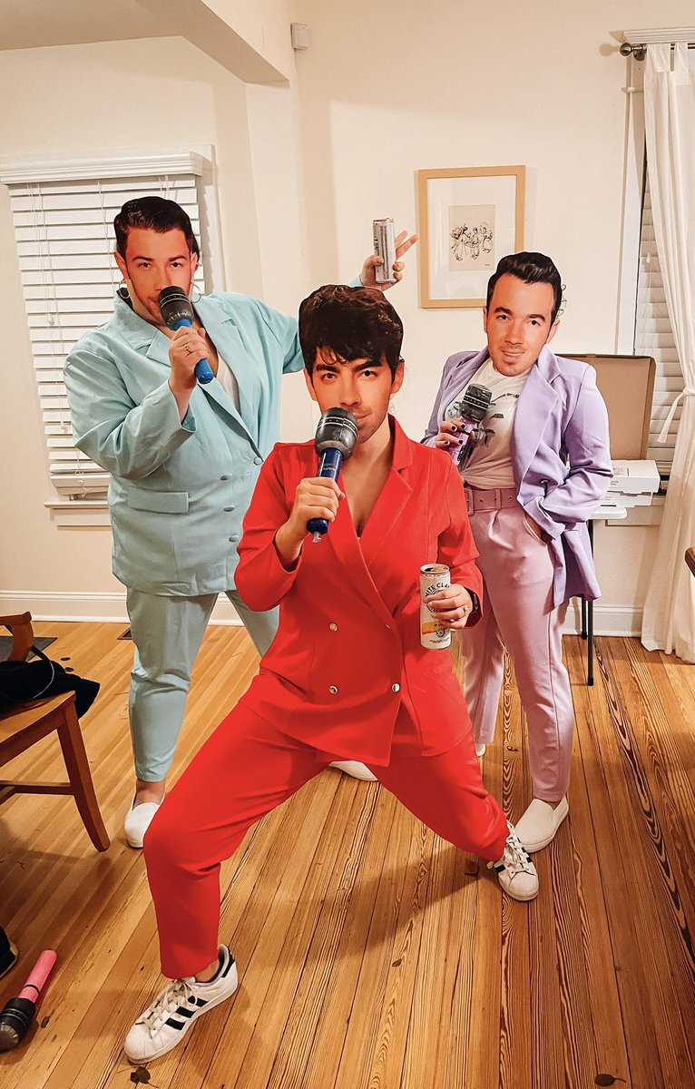 kateabos's tweet photo. @jonasbrothers https://t.co/X6PaqW07IQ