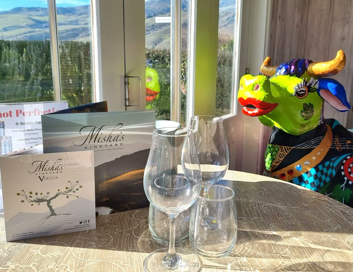 Lovely spot for a wine tasting! MIsha's Vineyard Tasting Room is open daily 10am to 4pm with a range of delicious Pinot Noirs and aromatic white wines. Come and meet Annabel our lifesize cow and find out why we have a cow in our Tasting Room!! 

#nzwine #centralotagowine