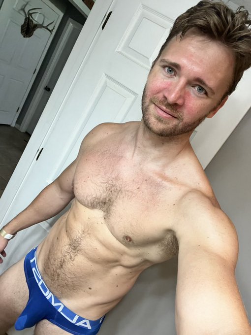 It&rsquo;s a hot one today 🥵 be sure to stay hydrated for Sunday funday!! https://t.co/6lRwgBv4wV