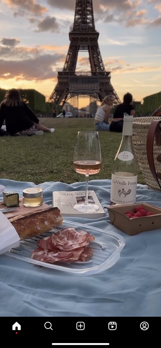 1992 🍃 tweet media