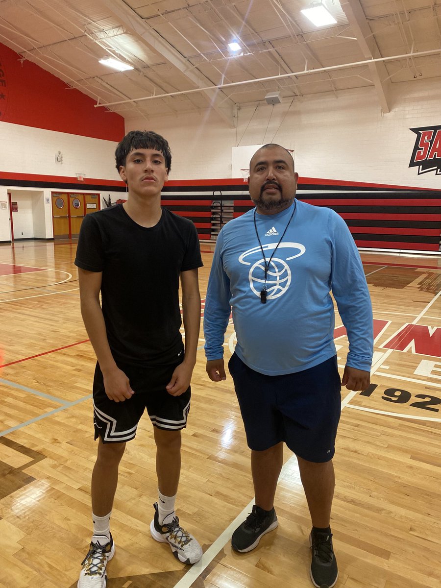 AlzaidCoach's tweet photo. Got the privilege to coach Jzackery Deleon, this weekend. This kid is legit definitely going to be a special player.
Great passing and is a sharp shooter 🔥. Keep Grinding 💪🏽❤️🏀. Go see him play. @HolmesHuskyBB @OLLUMENBBALL https://t.co/V61QG71KLT