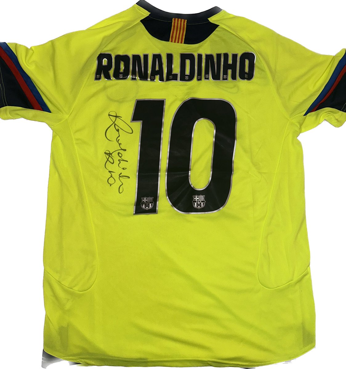 Optimum_Signed's tweet photo. We have plenty of signed stock available. Flash sale. Ronaldinho signed shirts with exact photo and video proof. 
£279.99 today only!!! Usually £350. https://t.co/dP2o7DIJll