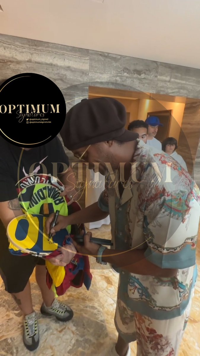 Optimum_Signed's tweet photo. We have plenty of signed stock available. Flash sale. Ronaldinho signed shirts with exact photo and video proof. 
£279.99 today only!!! Usually £350. https://t.co/dP2o7DIJll