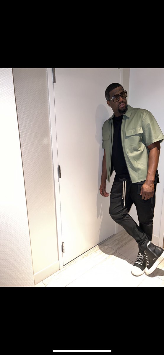 SpankHorton's tweet photo. These my Mack daddy vibes I’m giving u Check it! It’s like jet magazine #MarcusGraham #FightNight #SugaDaddy https://t.co/mKfMlXKef0