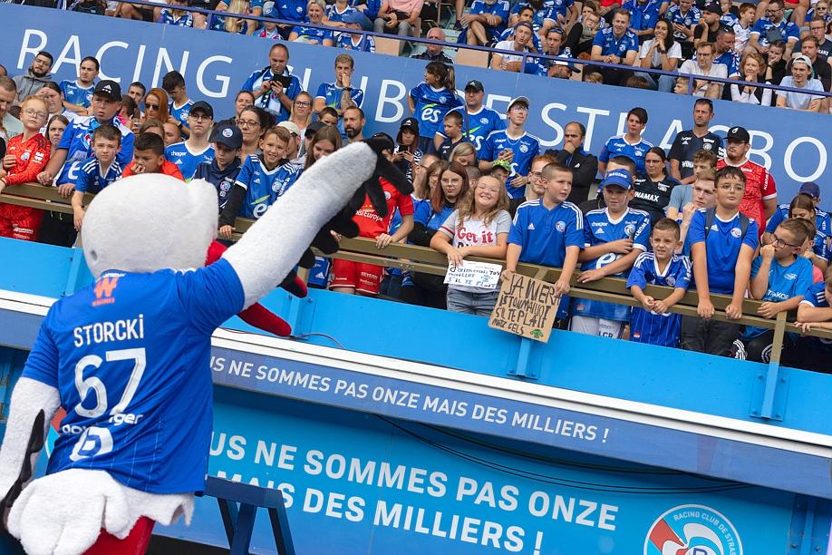 LesSportsDNA's tweet photo. ⚽️ Journée des supporters du @RCSA : du bleu plein les yeux ➡️ https://t.co/0wlEAHZeAF 📸 Thomas Toussaint #JournéeDesSupportersRCSA https://t.co/AGMUSMPdpd