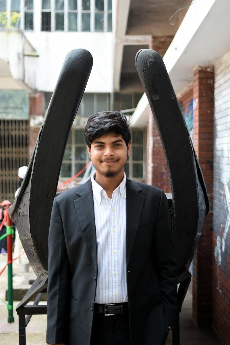 MahmudShareef10's tweet photo. Behind me a symbol of Chittagong University logo! https://t.co/wguopoCZPU