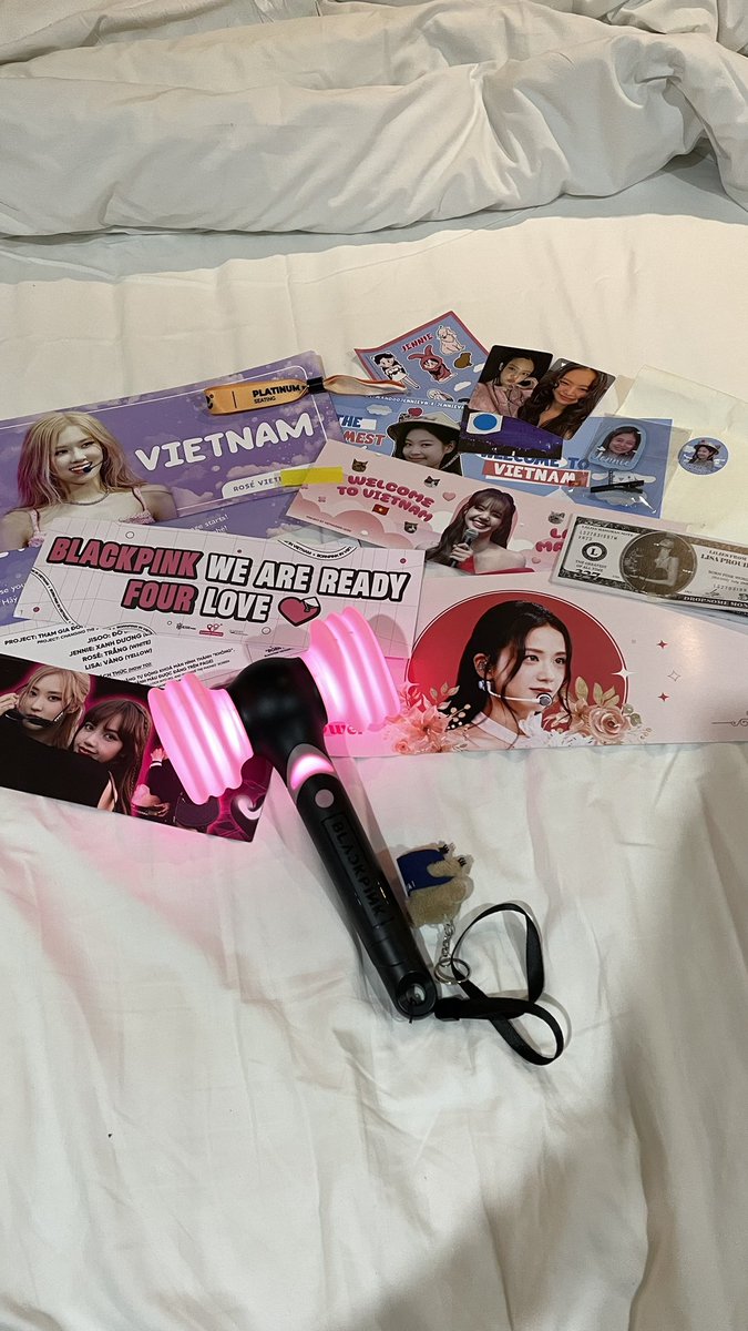 nmt_bpk's tweet photo. 🤍khoảnh khắc này thật sự rất quý trọng. Cảm ơn các cậu vì đã đến, tớ yêu Beulpink của tớ. @BLACKPINK https://t.co/M2hnX0llXh