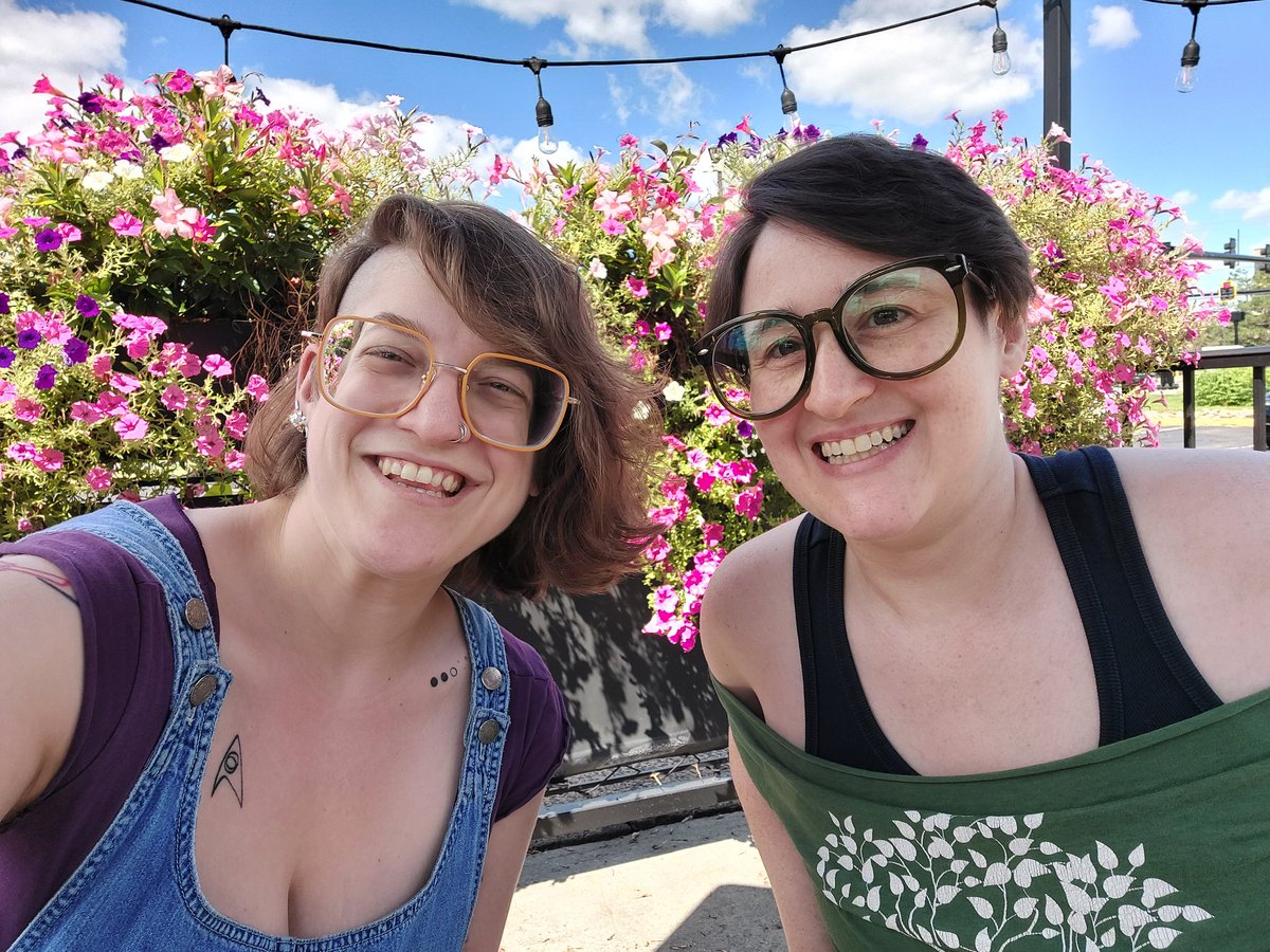 Galia's tweet photo. halfway to Maine, stopped for lunch! #GoGodelford https://t.co/g4f3nznCZV