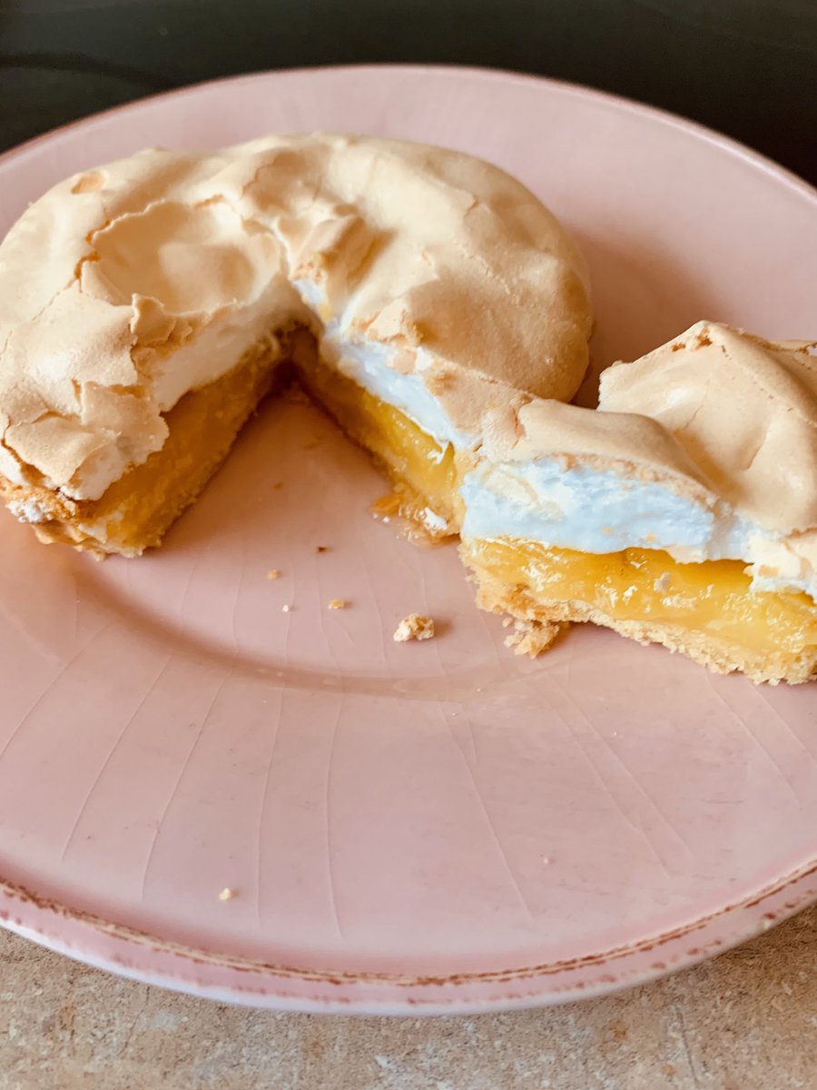 dlyons339's tweet photo. Lads, forget the beans,rice,weights and parchment. Second time #bakingblind with foil and sugar and still no #soggybottom https://t.co/rpVhbtzHtT
