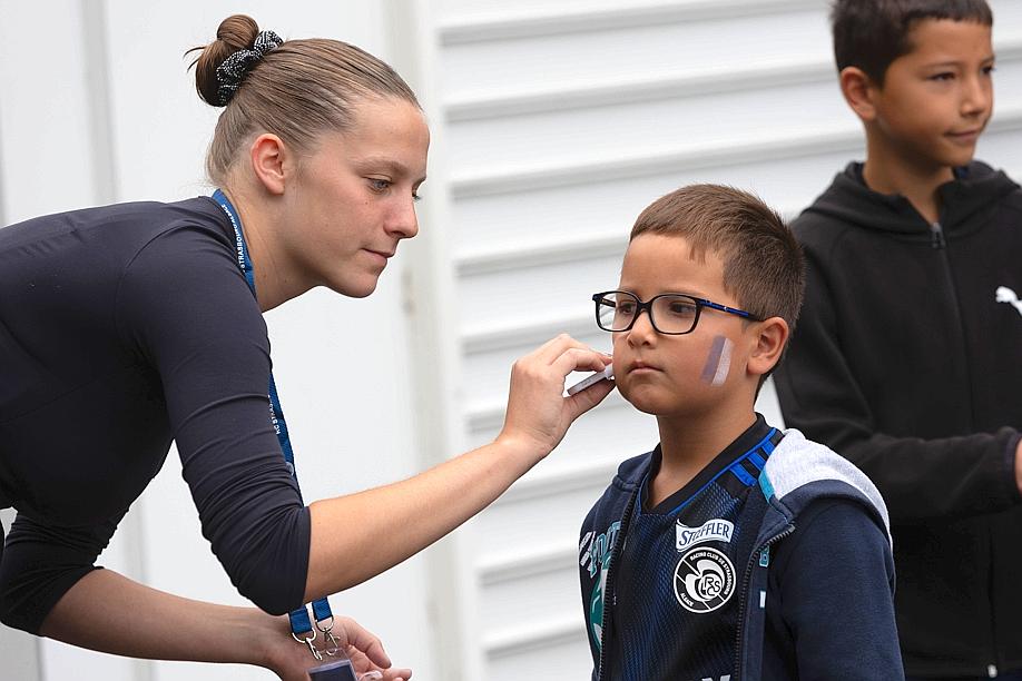 ⚽️ Journée des supporters du <a href="/RCSA/">Racing Club de Strasbourg Alsace</a> : du bleu plein les yeux ➡️ c.dna.fr/sport/2023/07/… 📸 Thomas Toussaint #JournéeDesSupportersRCSA