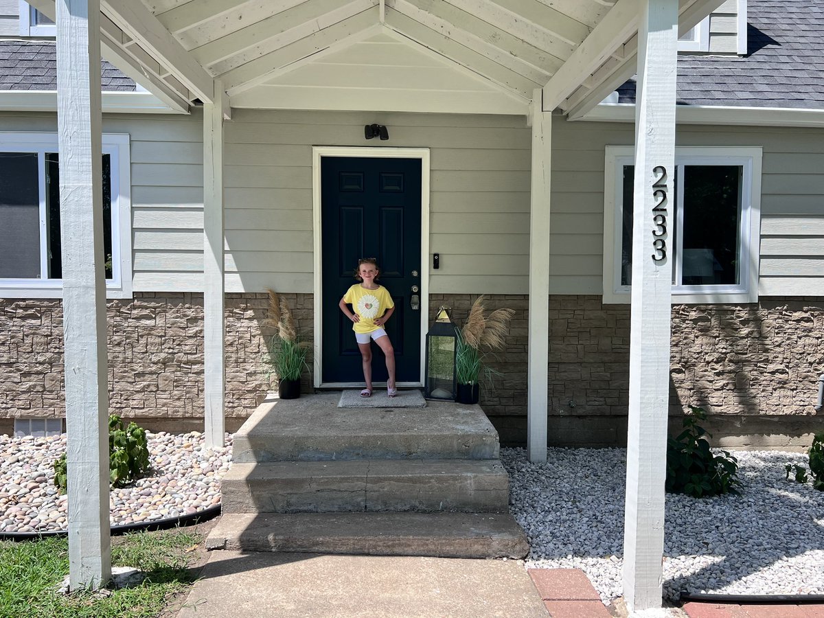 DahlquistAlissa's tweet photo. Open house today @ 2233 Barker Lawrence KS!!! Staged by Yours Truly🥰🥰🥰 #lfk #lawrenceks #douglascountyks #haskellcollege 
Tell them Alissa sent you!!! https://t.co/OTFSn9nXwK