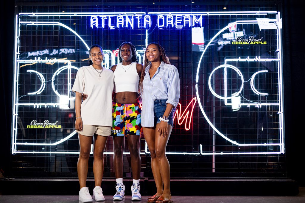AtlantaDream's tweet photo. We can’t make this up 🥹🫶🏾
#DripCam | @CrownRoyalAPPLE https://t.co/3uY2I0IbwW