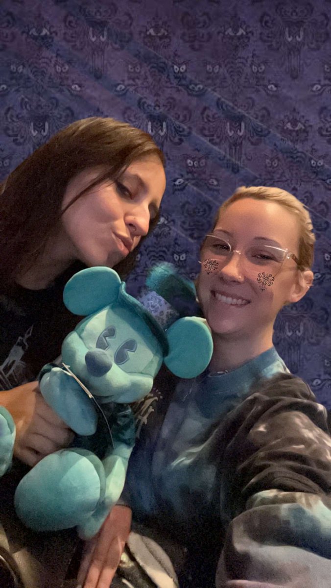 HarleyQuinn5225's tweet photo. Not one complaint 🔮💙 #HauntedMansion https://t.co/kyFix7L7yO