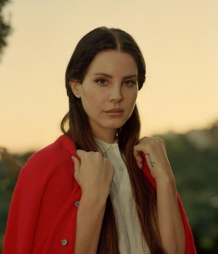 aliciaalavigne's tweet photo. lana del rey https://t.co/YgZmR3qnQo