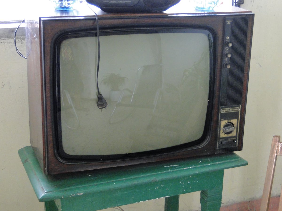 Otro meme de las señales😔
Cuando arregle el televisor no diré nada, pero habrá señales😔