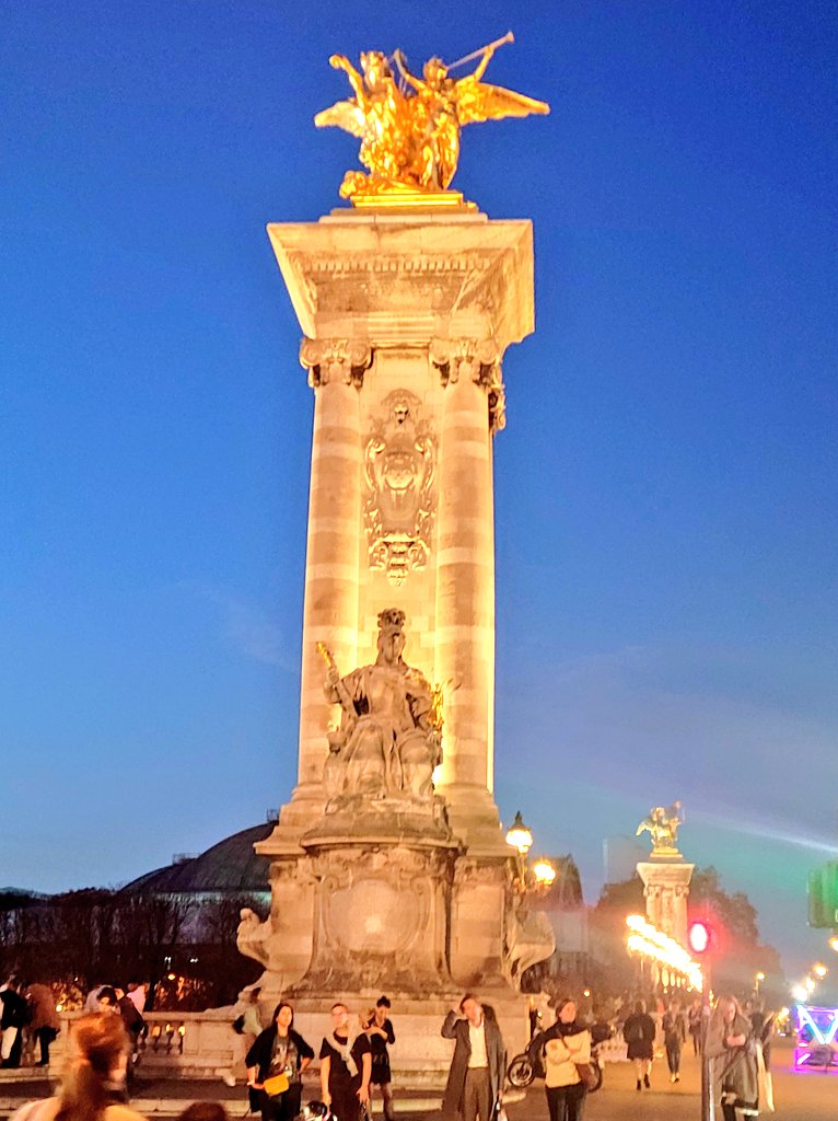 MichelleMoggio's tweet photo. Lively Pont Alexandre is radiant both day &amp; night #TheParisEffect #Paris #PontAlexandre #Seine #France #views #travel https://t.co/wWO7D4wFKv