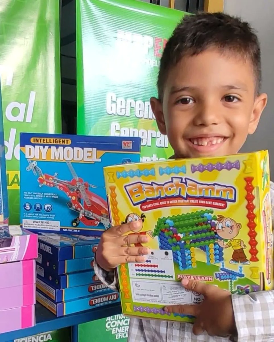 CORPOELECBAR_'s tweet image. En el estado Barinas 445 pequeños de las familias del sector eléctrico recibieron un obsequio por el  Día del Niño, gracias a la atención garantizada que brinda #Asoelec a la fuerza trabajadora de las instituciones adscritas al @mppeevzla