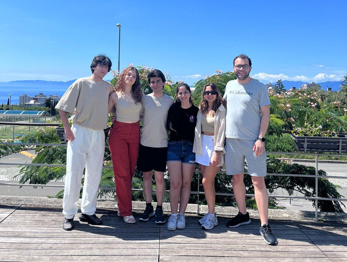 Takım arkadaşlarımızdan Görkem,Yaren,Semih,İbrahim; Eğitmenlerimizden Özge ve Mina TCE'23 etkinliğinde bizi temsil ettiler.
Our teammates Görkem, Yaren, Semih, İbrahim; and our instructors Özge and Mina represented us at TCE'23 event.