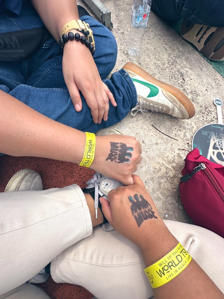 ashleeyanaa's tweet photo. Vibing @museband Will Of The People World Tour 23 Concert. Worth every single strength and will of my body to be here last night. Thanks for coming to Malaysia and the only stop in Asia!! Thanks to my plus one @SiEmirLatfi π₯
#MuseInKL #MuseLiveInKL #WillOfThePeople #Muse #MuseLive https://t.co/zyrFkGzJTq