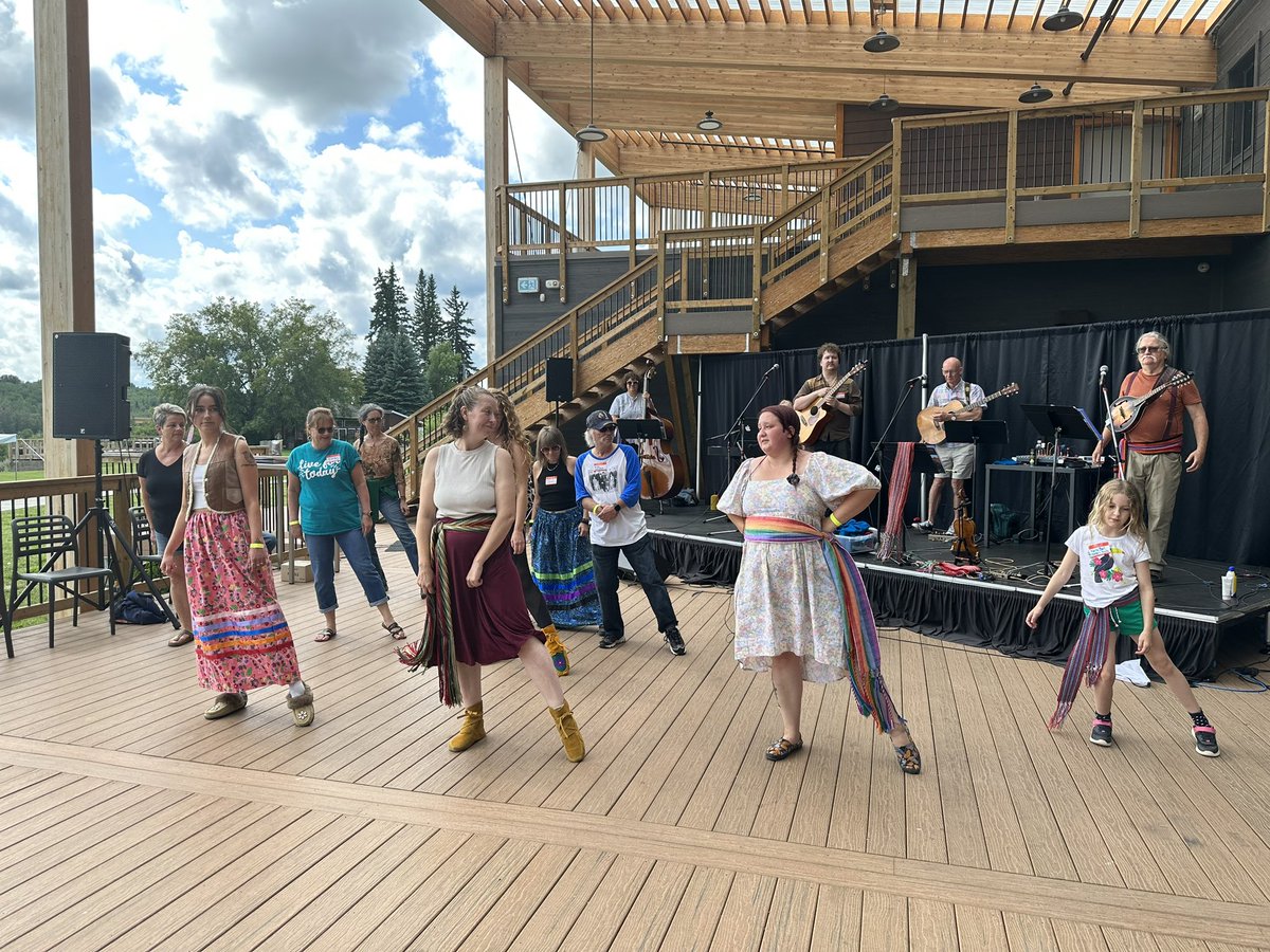 tahnisc's tweet photo. What a beautiful weekend at @MetisCrossing for the First Annual Cunningham Clan Gathering. We saw all our cousins, played music, sang, danced, and enjoyed the fabulous facility. Thanks for having us! #MetisFiddle #MetisJigging #Family #River #Music #summer2023 https://t.co/pWZLol3ykm