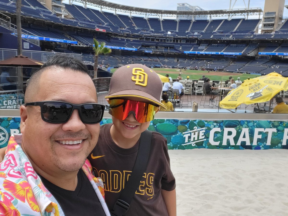 tyquan's tweet photo. #BringTheGold    let's go Padres! #sweep https://t.co/l8GlBBWLfs