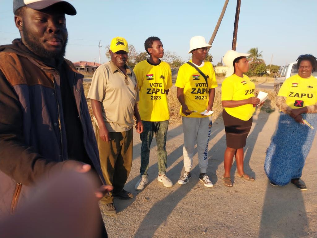realnigelndlovu's tweet photo. Sibusy...Lets Secure Bulawayo ๐๐ณ
We are Coming to your door or gate...#LobengulaMagwegwe
Today we covered
Magwegwe West ๐
#Nig4LobengulaMagwegwe
#Back2Basics
#Nig4MP
#VoteZapu https://t.co/MHnfIfejxv