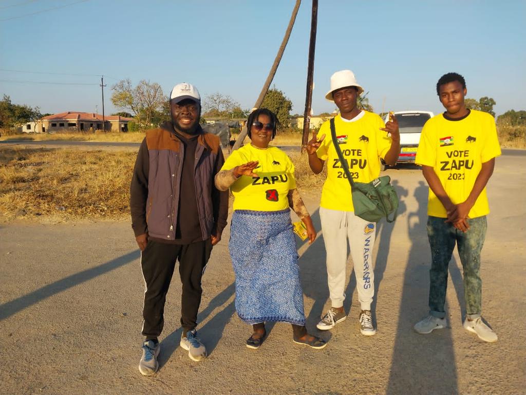realnigelndlovu's tweet photo. Sibusy...Lets Secure Bulawayo ๐๐ณ
We are Coming to your door or gate...#LobengulaMagwegwe
Today we covered
Magwegwe West ๐
#Nig4LobengulaMagwegwe
#Back2Basics
#Nig4MP
#VoteZapu https://t.co/MHnfIfejxv