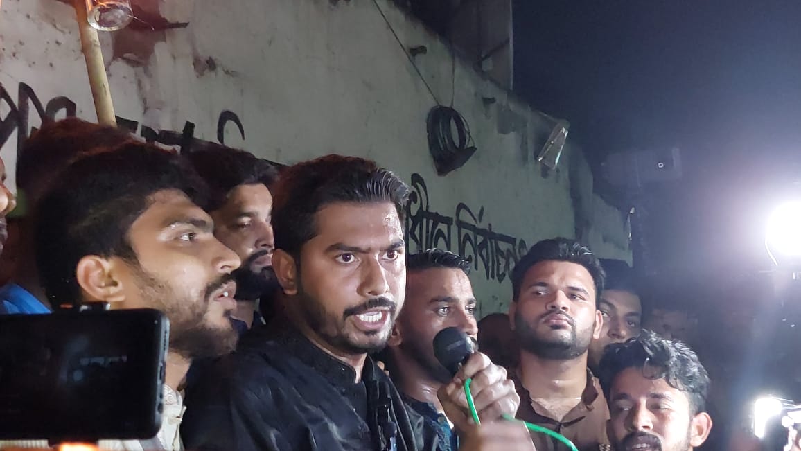 HmSohrabDU's tweet photo. মশাল দিয়ে আজ পুলিশের বাঁধ ভেঙ্গেছি। 

#StepDownHasina 
#ResignHasina https://t.co/Sm3UUXd2CM