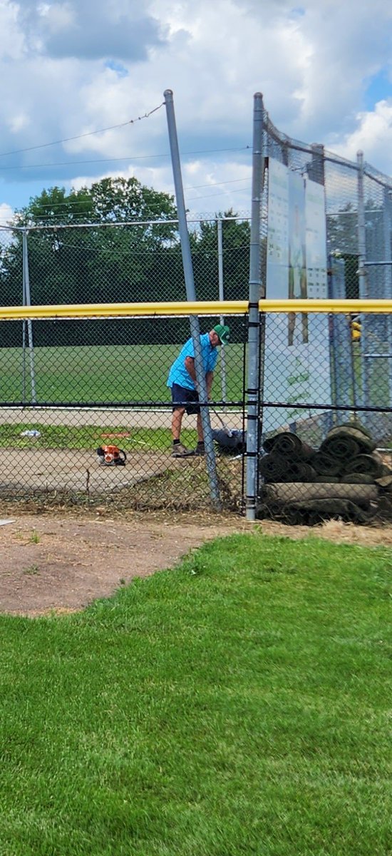 kfrazier77's tweet photo. Shoutout to @NCLL56 President Steve Pass and Facilities Manager Brad Dorn for helping on @NCTrojansBSBL diamonds today!  Always willing to volunteer their time for our baseball programs in New Castle.  ⚾️⚾️🗡

#WeAreNC  #Trojans #NCLL https://t.co/sK6Qe8J3ND