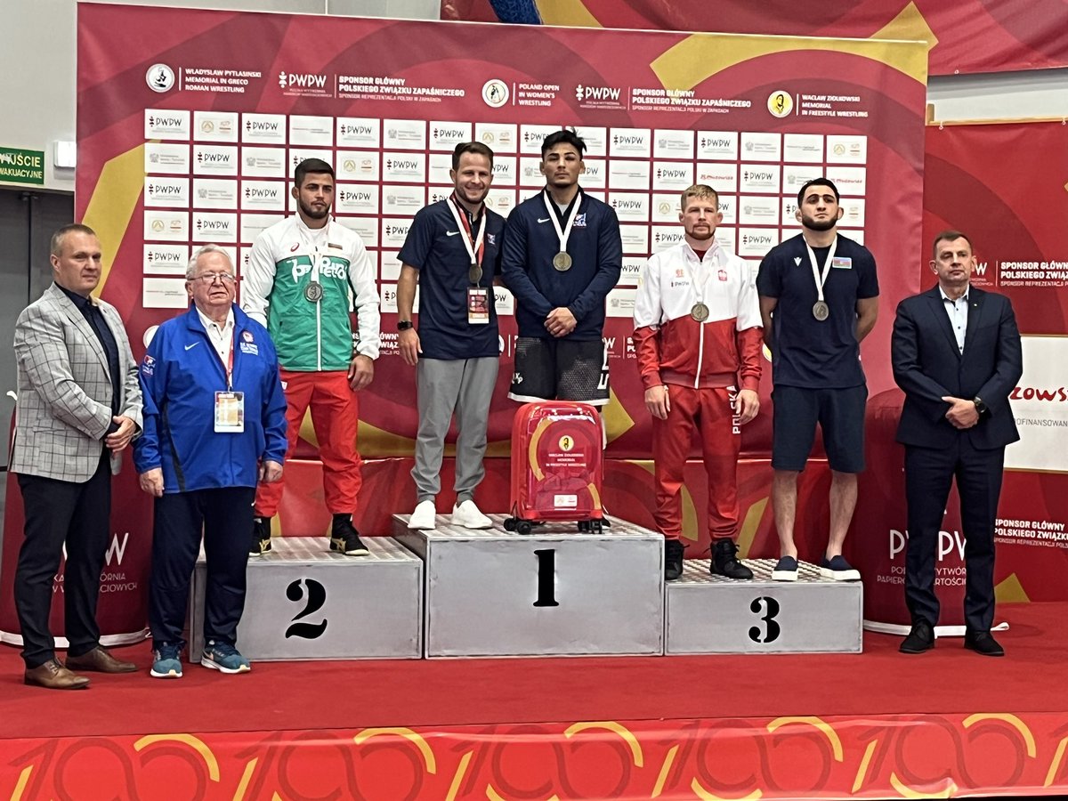 UNCBearsWrestle's tweet image. Andrew Alirez continued his winning ways &amp;amp; is coming back from Warsaw with the 🥇!

@andrewalirez970 did not surrender a point in route to winning the Poland Open &amp;amp; claimed a signature victory over 3x World Champion/Olympic Silver Medalist Haji Aliyev (Azerbaijan), 8-0. #BearDown