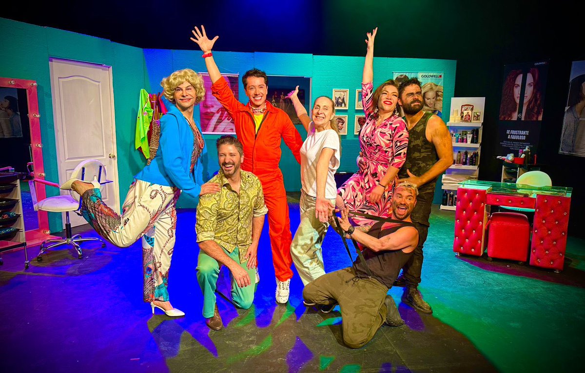 Llegó el día de la última función de <a href="/LavarPeinarMx/">LAVAR, PEINAR Y ENTERRAR MX</a> en el Foro La Gruta del <a href="/Helenico/">Centro Cultural Helénico</a> ❤️