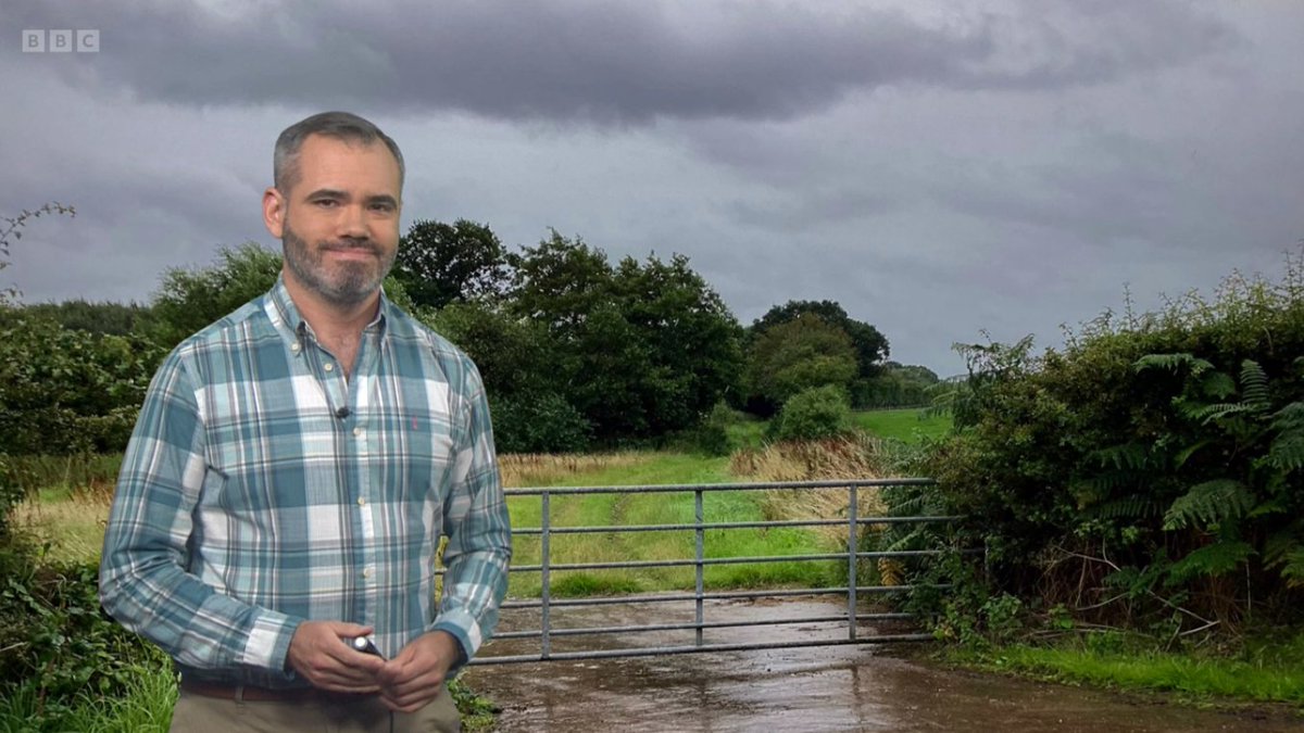 BeebBensFans's tweet photo. Benjamin Rich never disappoints! #checkedshirt #countryfileweatherposterboy 🚜 https://t.co/OKttRNrkqN