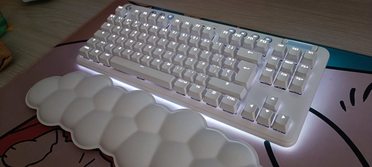 ladypaw_'s tweet image. @ZaJojoweno me ha hecho un regalazooo 😭

Tecladito G715 de la #AuroraCollection de @LogitechG_ES 🥺🩷🥺🩷

Lo quería desde que salió y como el mío ha dejado de funcionar, mi chico ha aprovechado para hacerme este detalle tan precioso 🥹🥰