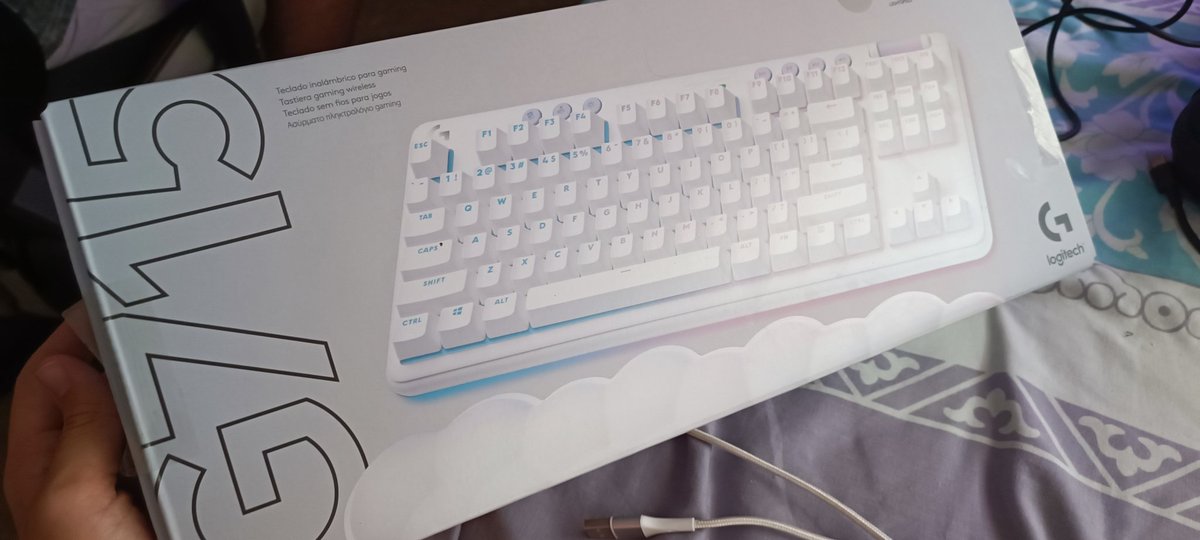 ladypaw_'s tweet image. @ZaJojoweno me ha hecho un regalazooo 😭

Tecladito G715 de la #AuroraCollection de @LogitechG_ES 🥺🩷🥺🩷

Lo quería desde que salió y como el mío ha dejado de funcionar, mi chico ha aprovechado para hacerme este detalle tan precioso 🥹🥰