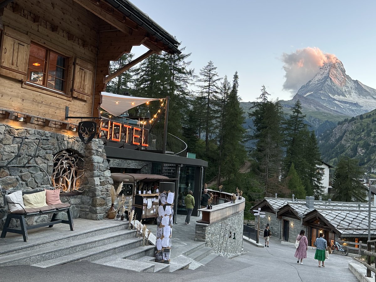 Bazaar at Cervo Mountain Resort, Zermatt: A Culinary Journey Amidst the Swiss Alps 
gastronomypix.com/2023/07/bazaar…