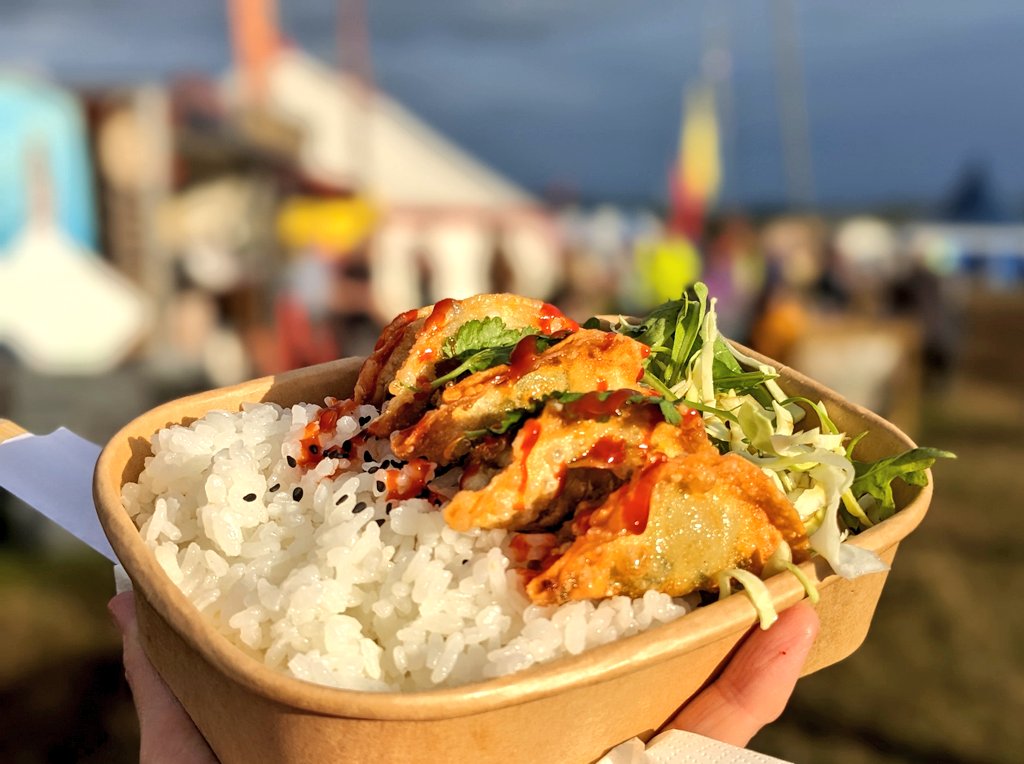 lifeisafestival's tweet photo. #Butefest #dinner #japanesefood #gyoza https://t.co/kzRc5RY6A7