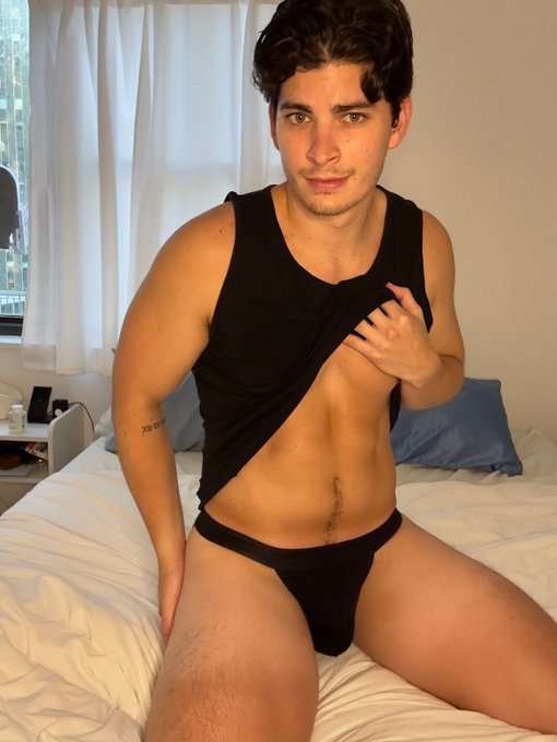 Should I take it all off?? https://t.co/PNvUVG2vMn