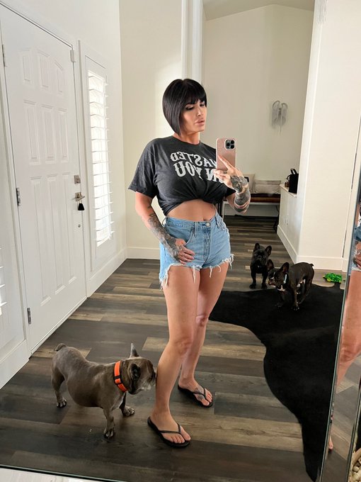 I belong to them 🖤🤎🤍 https://t.co/zUgkJQpLpl<a href="/tag/warmweather"class="tags"><span>#warmweather</span></a><a href="/tag/takemethere"class="tags"><span>#takemethere</span></a><a href="/tag/pleaseandthankyou"class="tags"><span>#pleaseandthankyou</span></a>