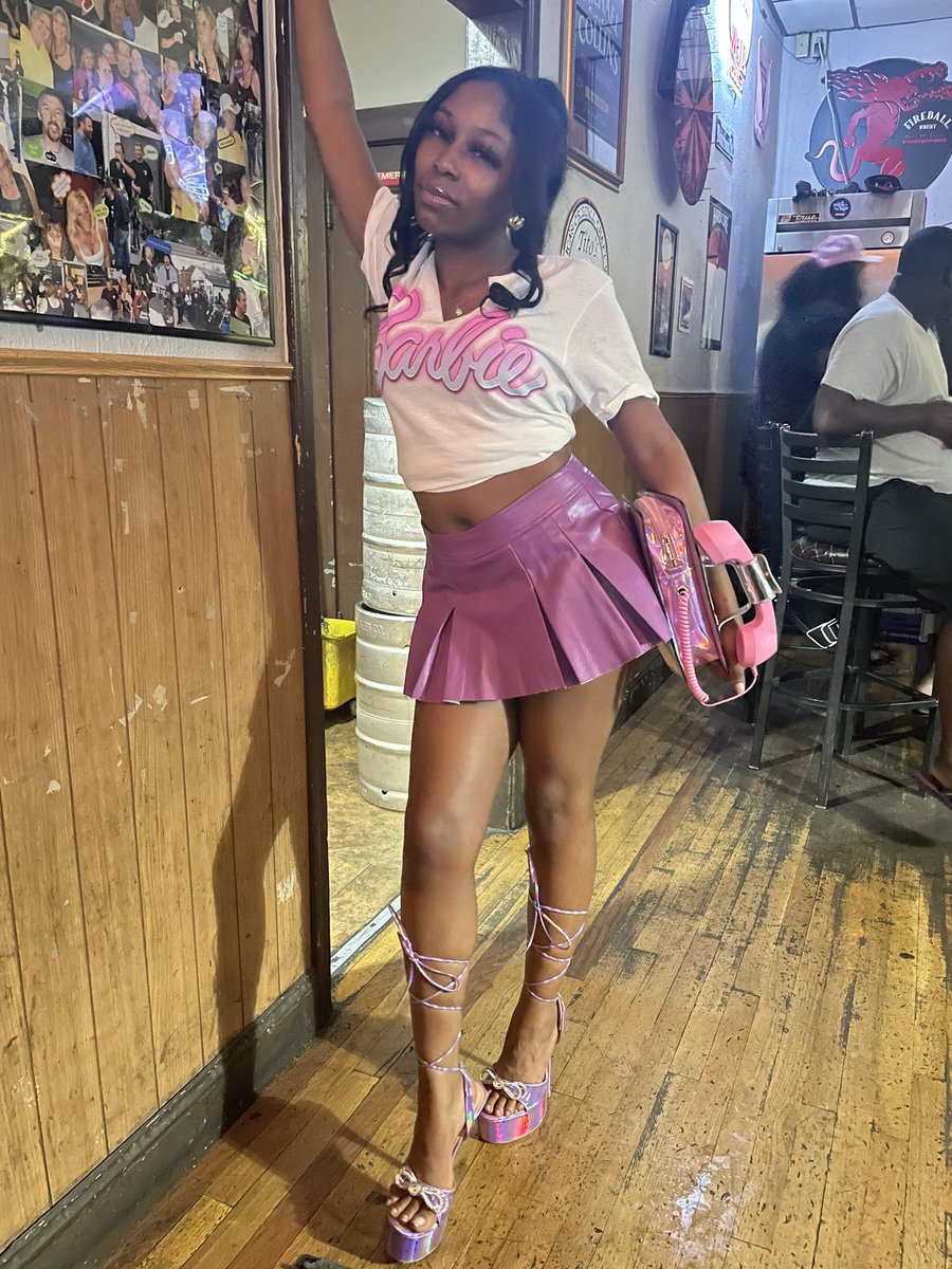 Slaaaaayyyyy's tweet photo. Barbie Meets The Nightlife 🌚🦄 
IG : petite.treaat https://t.co/uo07mIyiUC