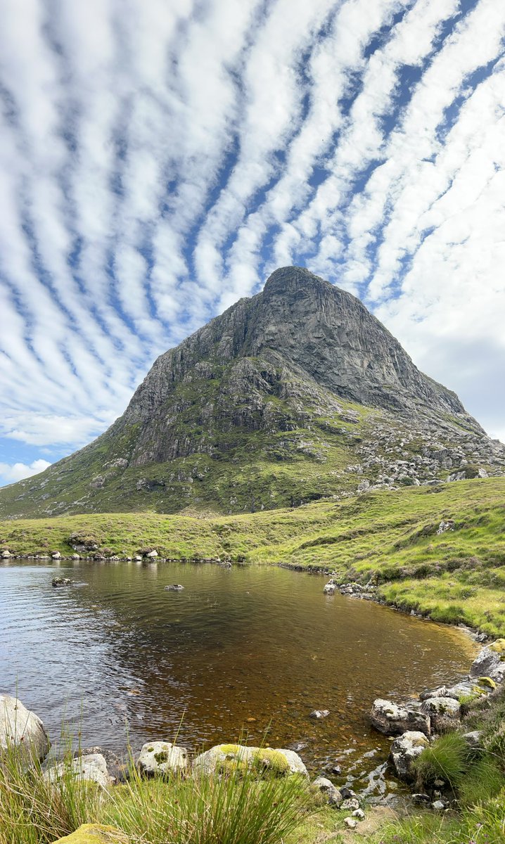 willcallidus's tweet photo. Had the pleasure of walking out to Sròn Uladail last week, Britain’s largest overhanging rock face, to be greeted by a mackerel sky. https://t.co/88VBu4Jrbk