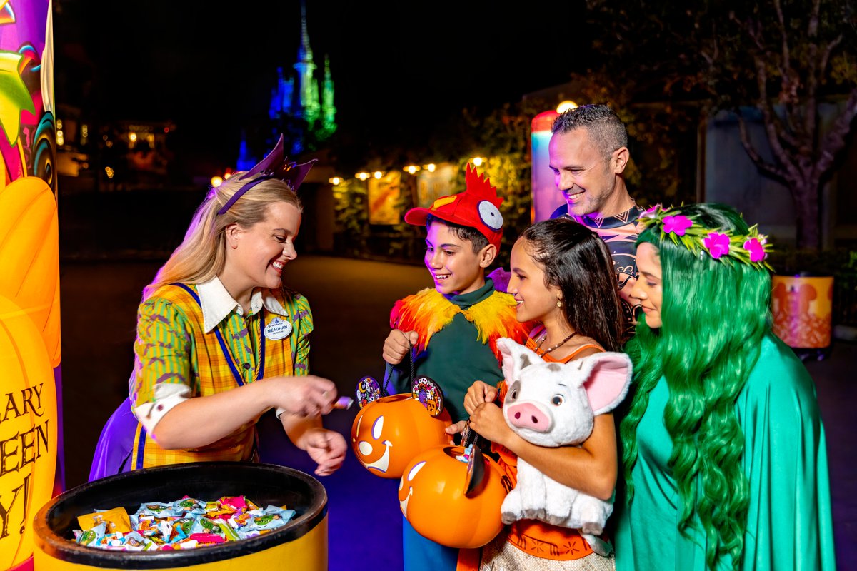 We keep you in good Disney company! Book your Spooky Halloween package and get complimentary transportation to Mickey's Not So Scary Halloween. 

#SpookyHalloween #notsospookyhalloween #Halloween #HotelExperience #experience #OrlandoExperience