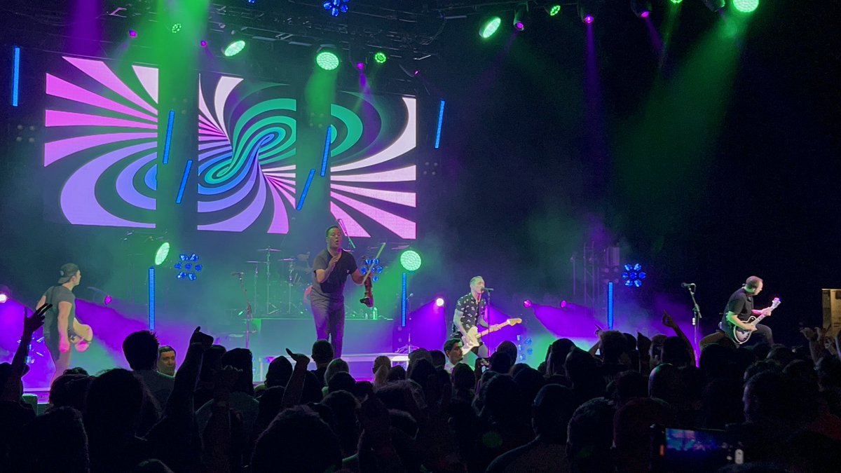 IfYouSeeKay_22's tweet photo. @smackinyc @Yellowcard thank you for an EPIC night!! 🤘🏼💗 best show Ive been to in years, hands down!! Was my hubs 1st YC concert, he said to tell u guys “Best damn concert! Worth getting 3 hrs of sleep before work today! 🤘🏼” Plz come back soon! I missed you all! https://t.co/jgX0YC7tFb