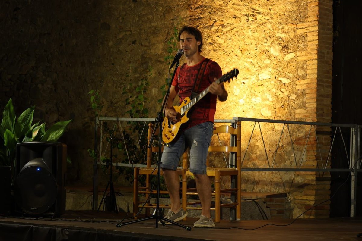AjBascara's tweet photo. Amb l’actuació dels Músics de Km0, tanquem el cicle cultural “Divendres a la Fresca”.

Gràcies a tothom i fins l’estiu vinent! 

Visca la música, la cultura i el poble 🎼🎤

#municipi #bàscara #calabuig #lesroques #Orriols #fempoble #divendres #divendresalafresca #nits #nitsestiu https://t.co/Y80Oa6F1BG