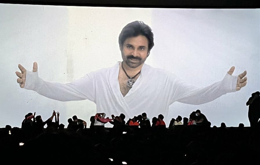 santosh94173610's tweet photo. #PK Remuneration pakkana pedthe 60cr lo complete chesaru anta ee movie 
Ayana Remuneration #60cr for only 22days 
Ippudu cheppandi ayana kante Goppa Hero in India 
And Intha kante Pedha Hit Aina Cinema 
@IamSaiDharamTej 
@PawanKalyan
@thondankani 
@peoplemediafcy 
#BroTheAvathar https://t.co/D2fCpFFqaY
