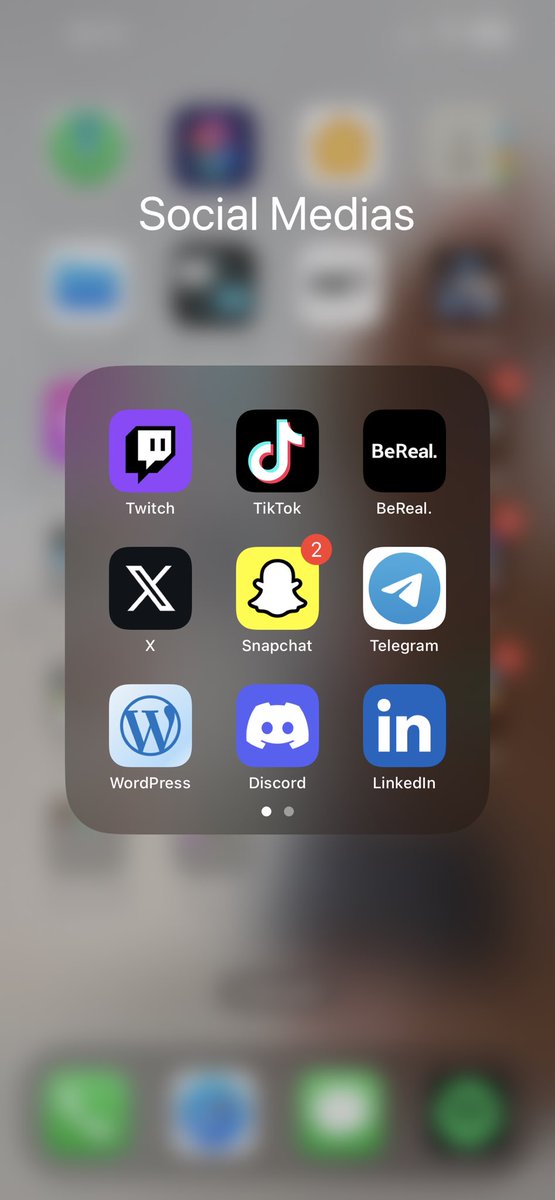 BRIZZABRO's tweet photo. Não uso o Twitter a muito tempo, o app atualizou automaticamente e tomei um susto agora que vi o X no menu das redes sociais  #XTwitter https://t.co/fEfzPOaodE