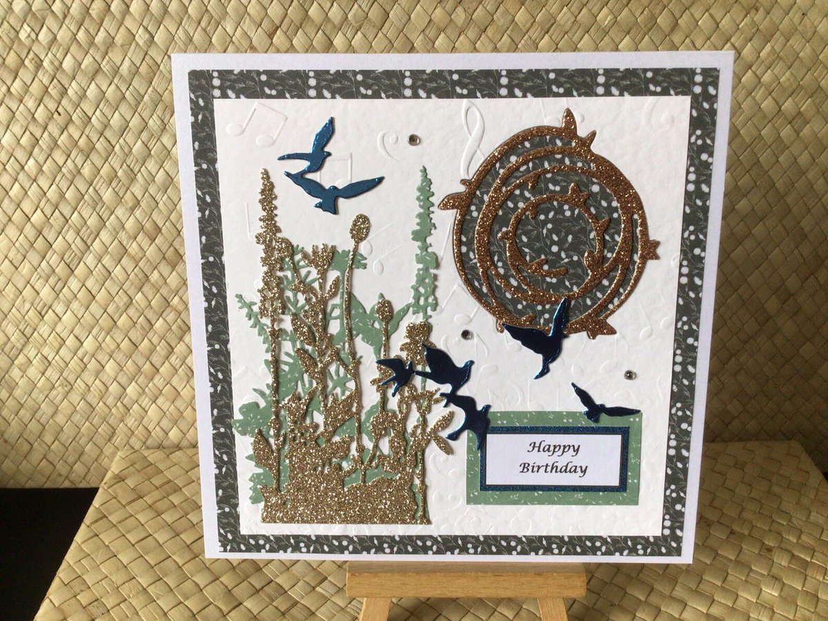 Celebrating nature - a unique card for a birthday
 etsy.com/uk/listing/131…

#HandmadeHour #justacard #makershour #mhhsbd #TheCraftersUK #prettycreativelife