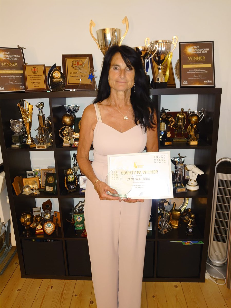 WestsideFc_'s tweet photo. 🟡🔵 AWARDS UPDATE 🟡🔵

Congratulations to our own Jane Walters for winning club welfare officer of the year at the @surreyfa grassroots awards providing an opportunity for over 700 young people to play football in Wandsworth. https://t.co/4dKunzugNo